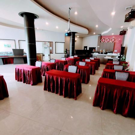 Os Hotel Tanjung Uncang Sagulung Exterior foto